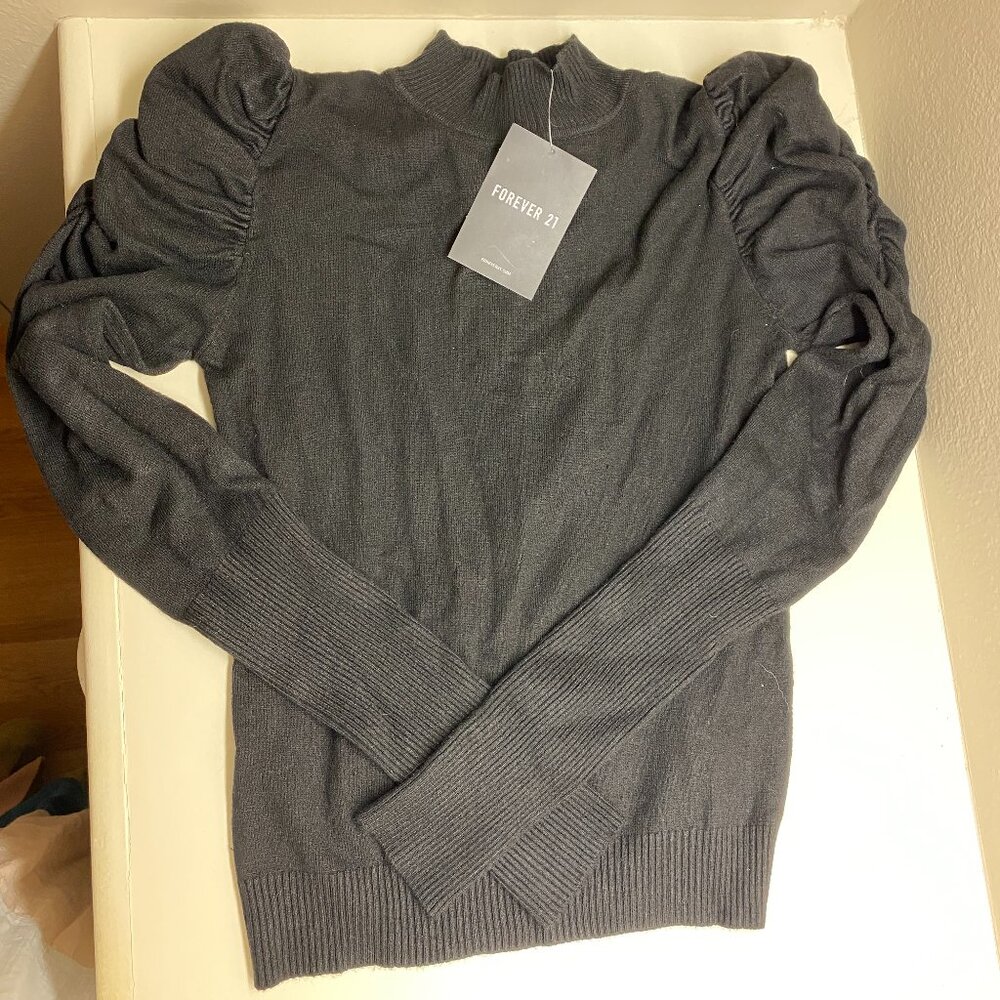 NWT Forever 21 Cropped Sweater with back cutout (size Junior's Small)